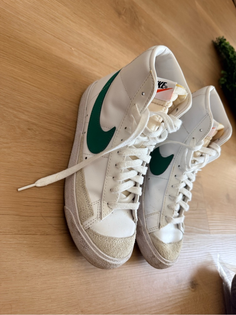 Nike Mid-Top Sneakers in White with Green Swoosh